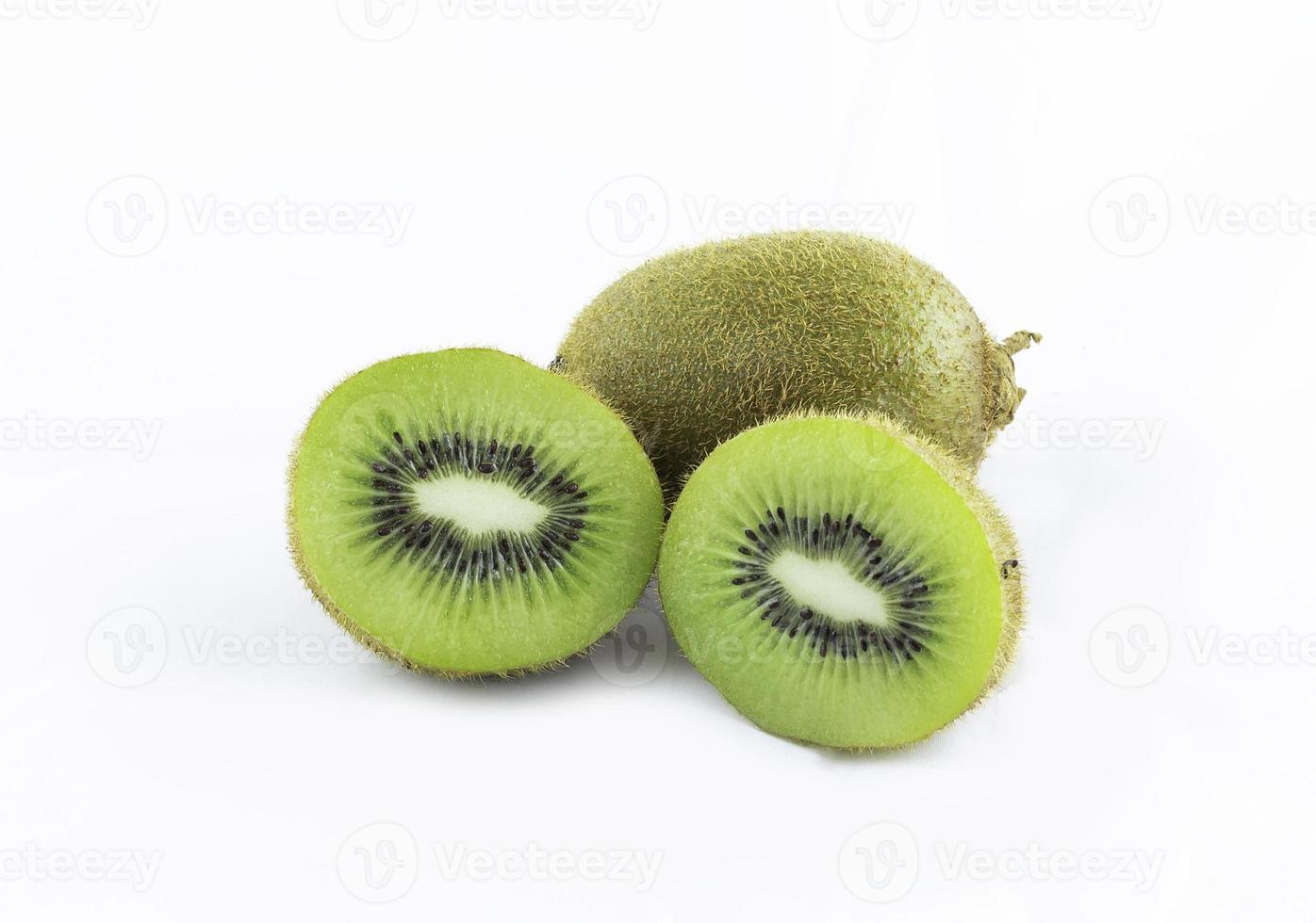 kiwi isolato su sfondo bianco foto