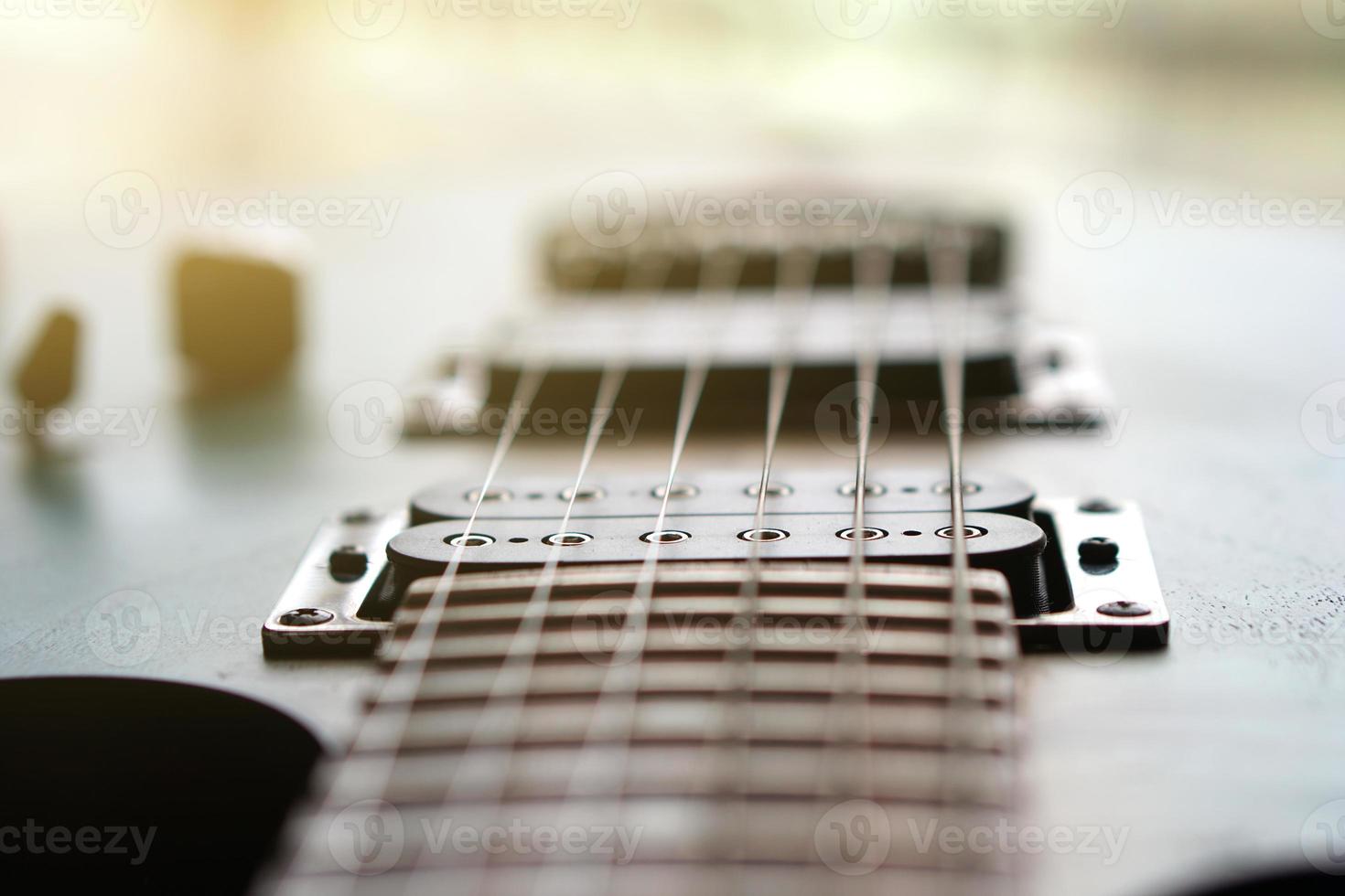 chitarra elettrica, usata per suonare musica e note, per cantare una canzone, macro abstract foto