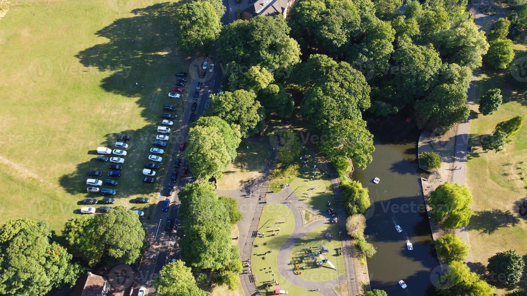 riprese ad alto angolo di vista aerea del parco pubblico locale dell'inghilterra foto