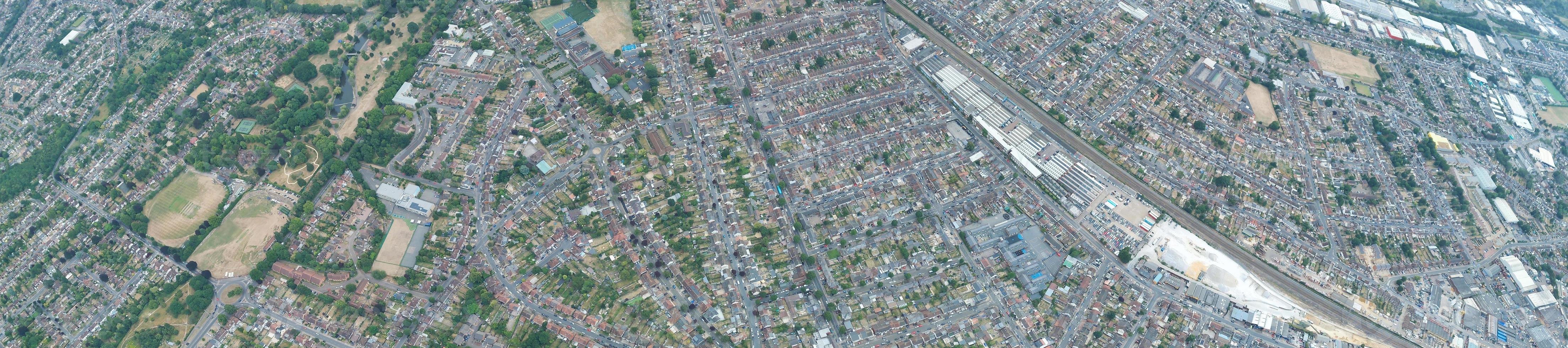 Vista panoramica aerea ad alto angolo della città di Luton, Inghilterra, Regno Unito foto