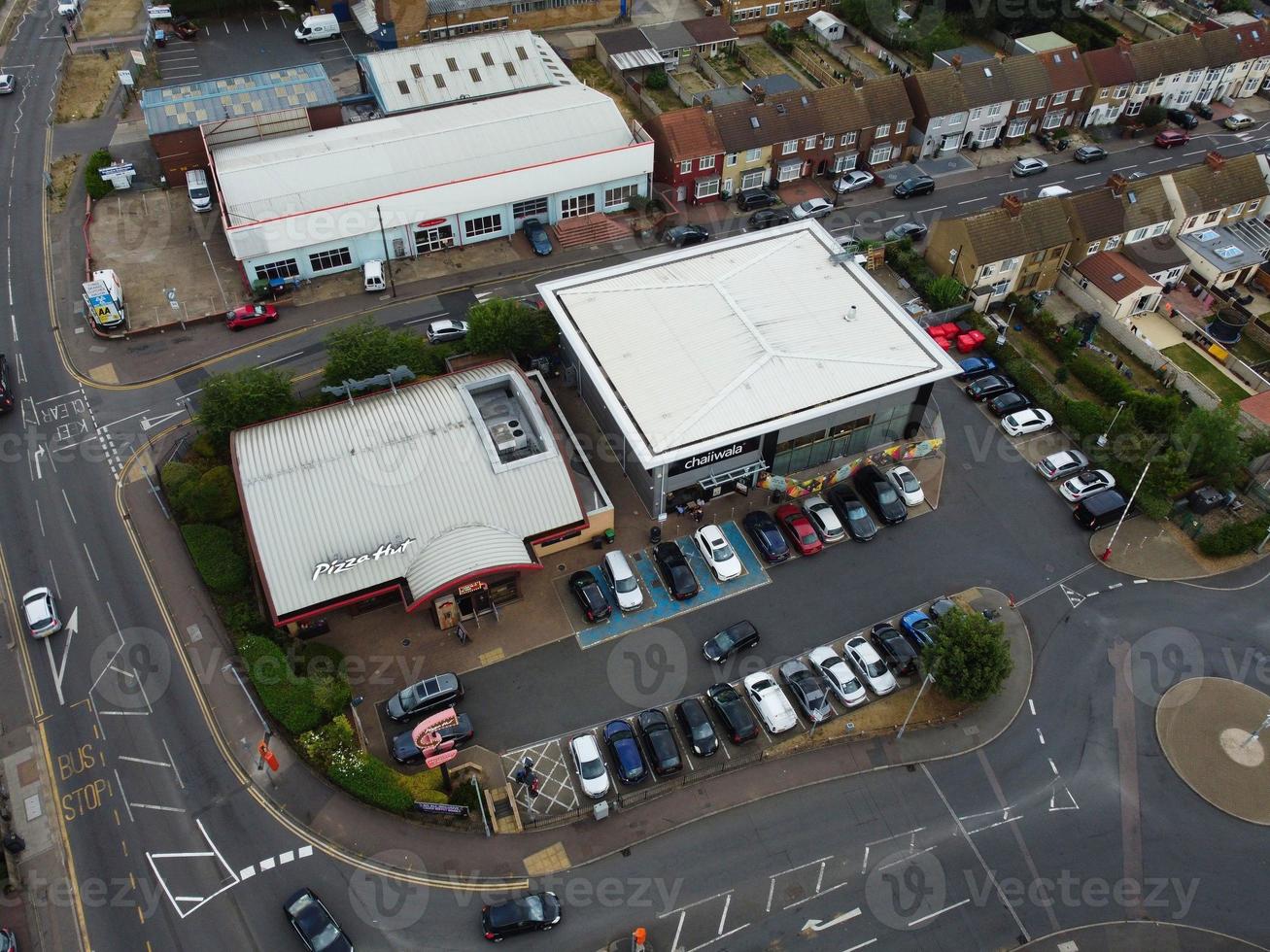 riprese aeree da drone vista dall'alto di londra luton città d'inghilterra e edifici residenziali foto