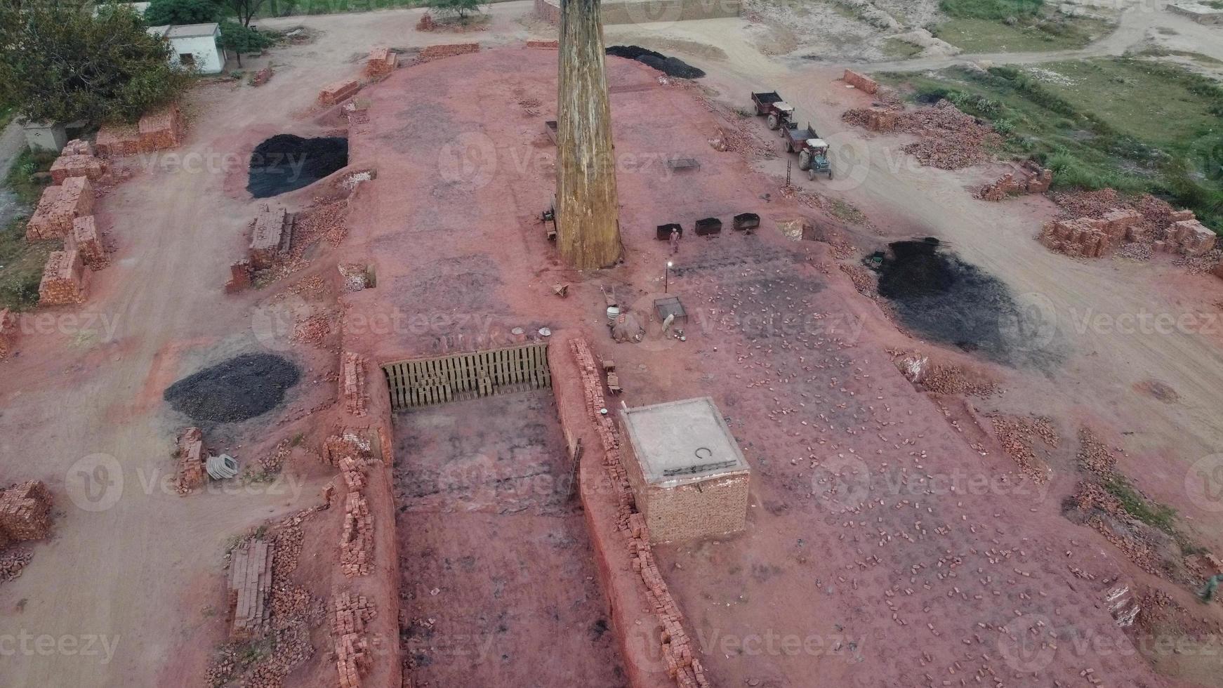 veduta aerea di kala shah kaku villaggio del punjab pakistan foto