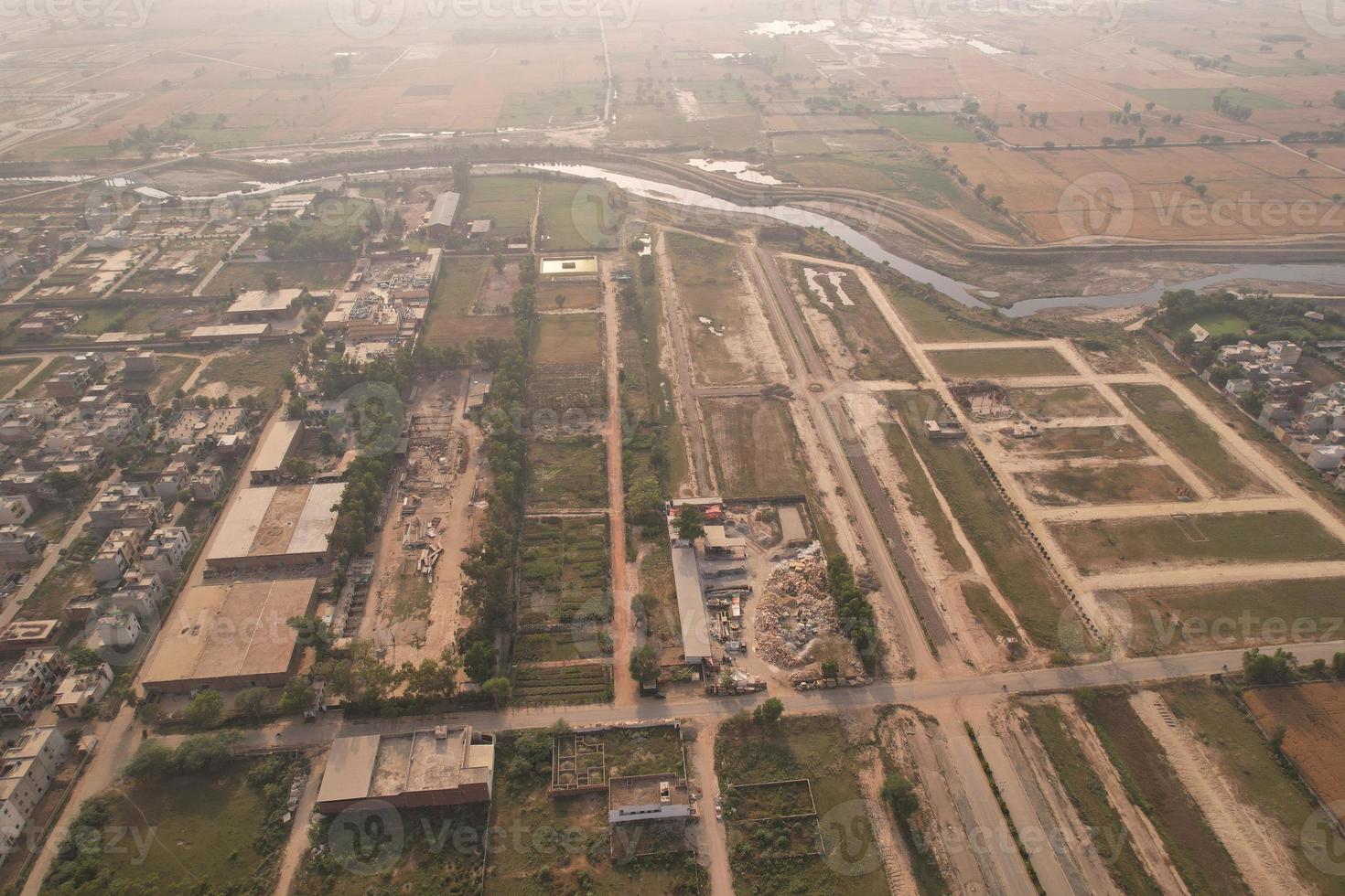 veduta aerea di kala shah kaku villaggio del punjab pakistan foto