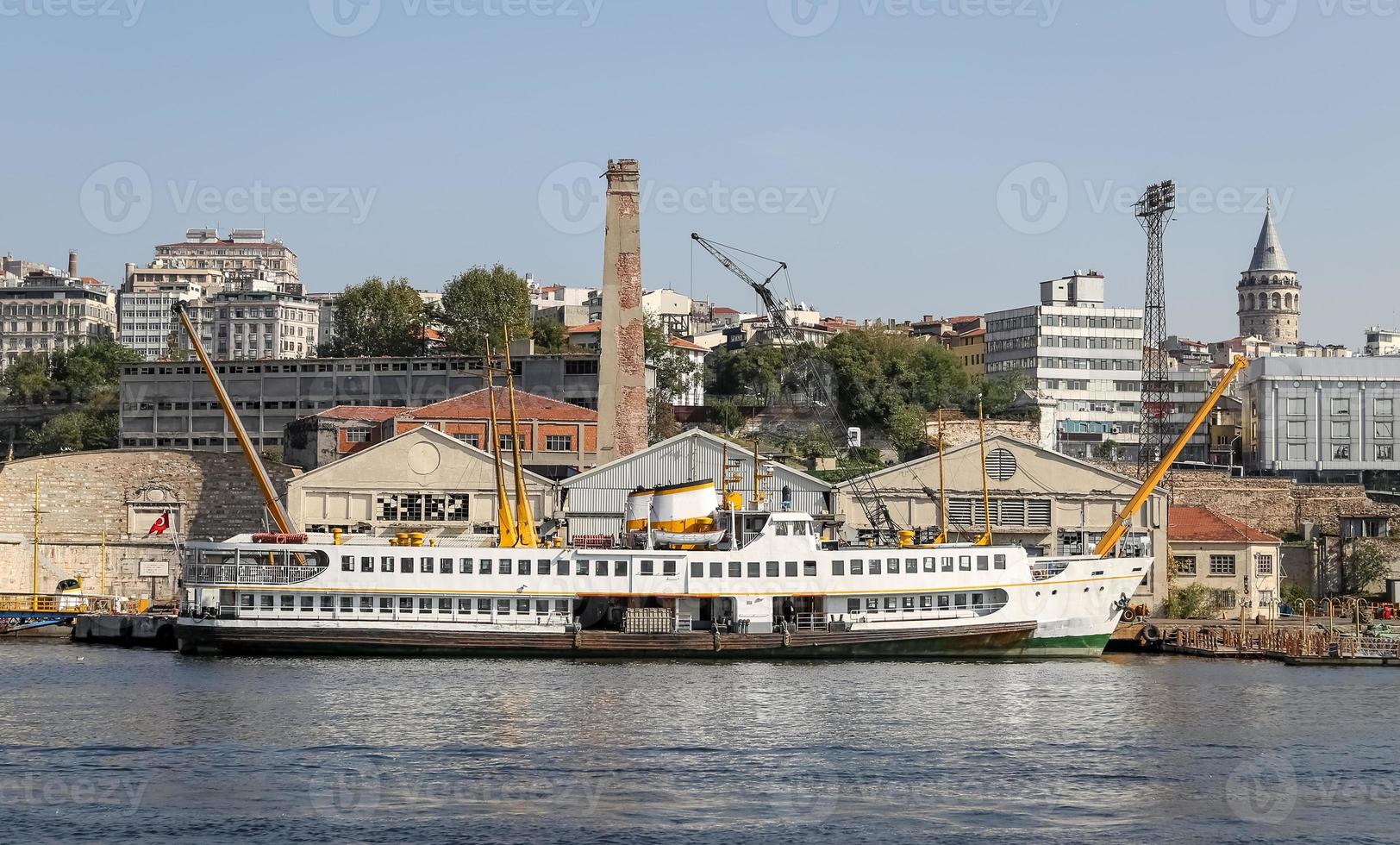 cantiere navale di halic nella città di istanbul foto