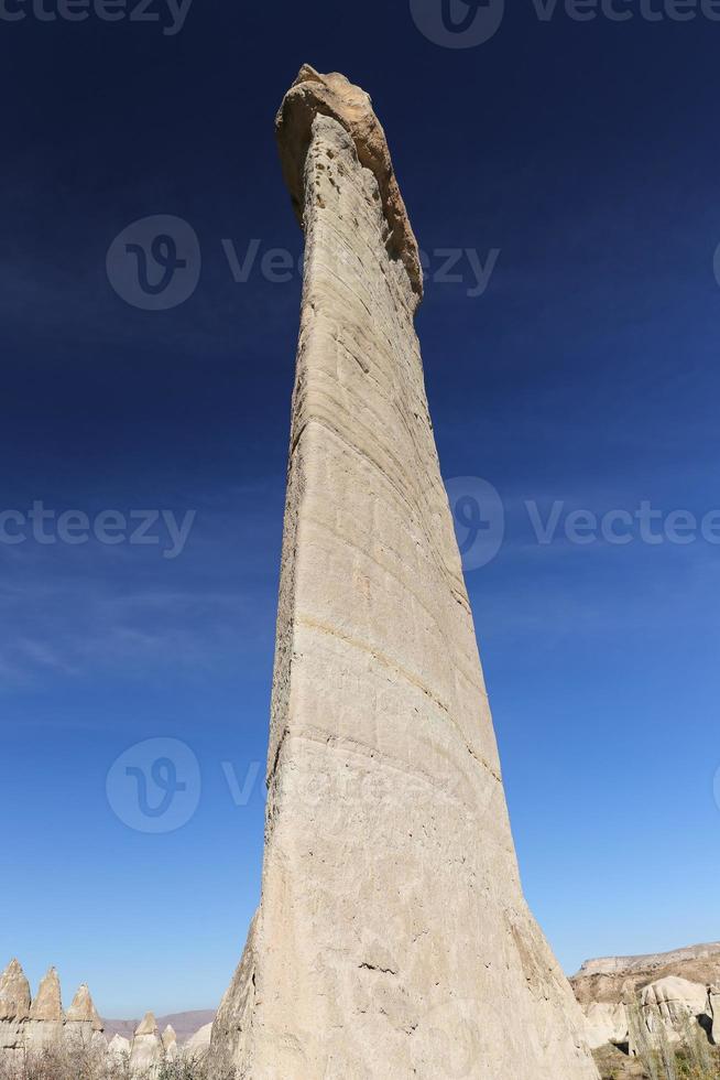 formazioni rocciose nella valle dell'amore, cappadocia, nevsehir, turchia foto