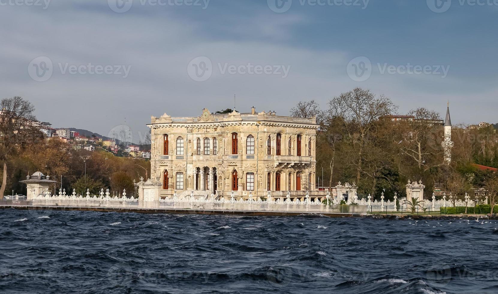 Palazzo Kucuksu nella città di Istanbul, Turchia foto