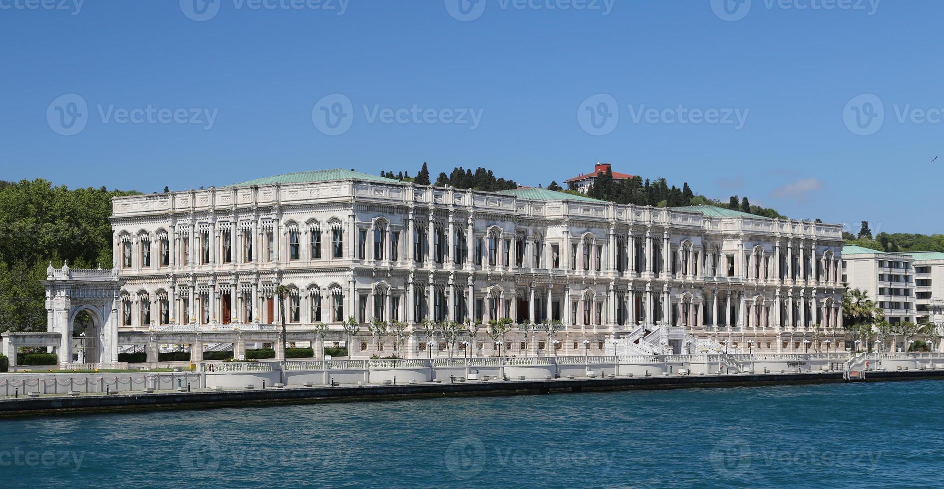 palazzo ciragan nella città di istanbul, turchia foto