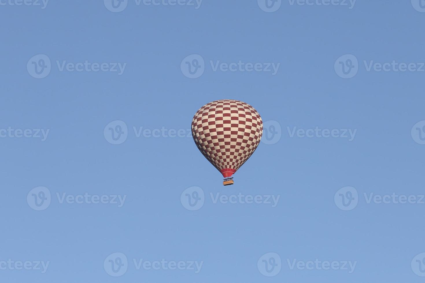 mongolfiera sopra la città di Goreme foto