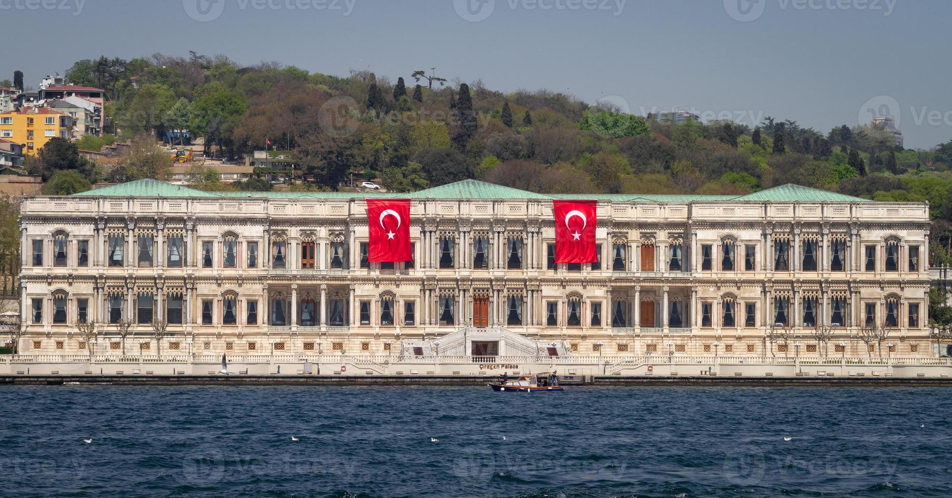 palazzo ciragan nella città di istanbul, turchia foto