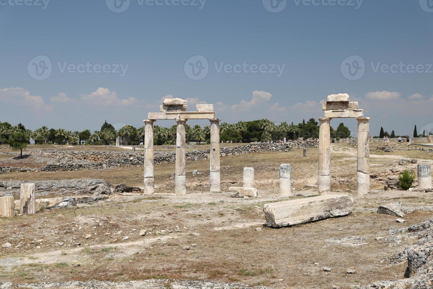 rovine nella città antica di hierapolis, turchia foto