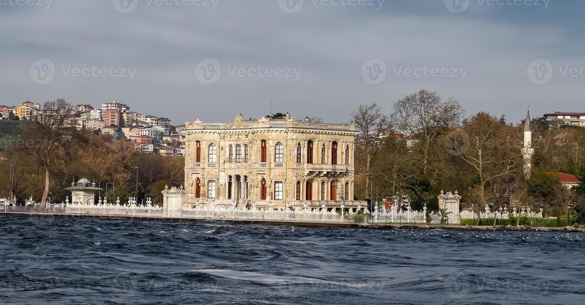 Palazzo Kucuksu nella città di Istanbul, Turchia foto