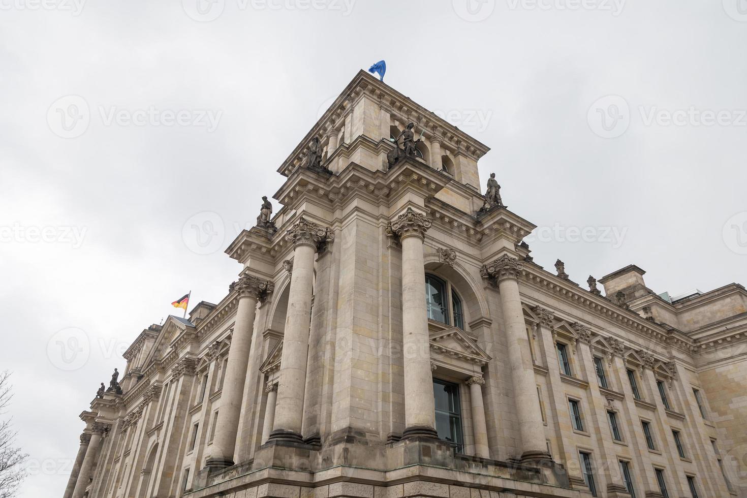 parlamento tedesco, edificio del reichstag a berlino, germania foto