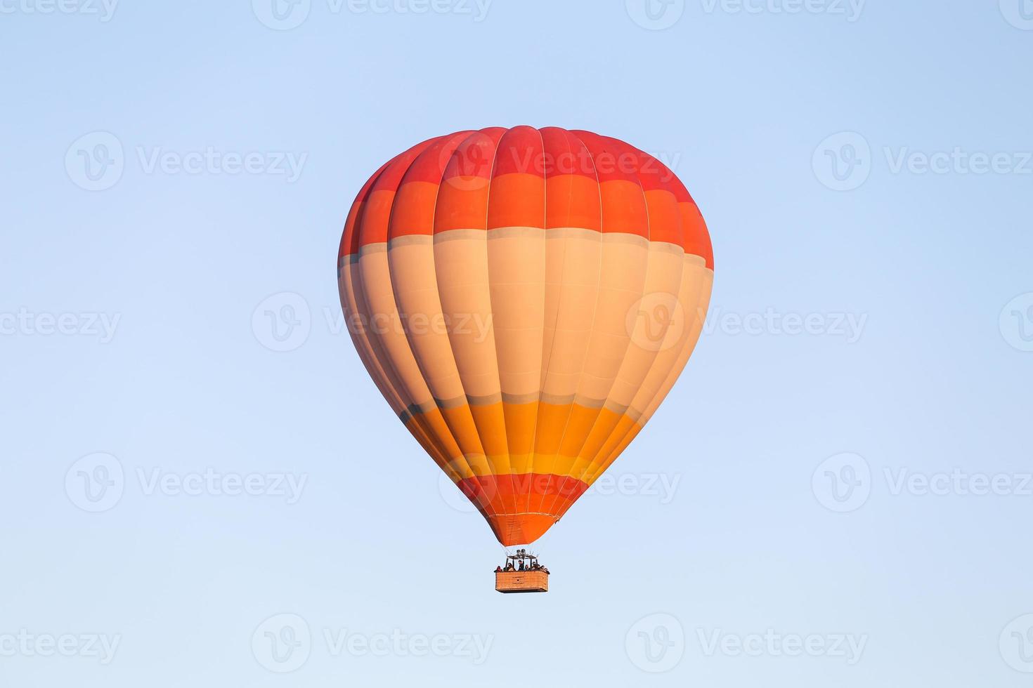 mongolfiera sopra la città di Goreme foto