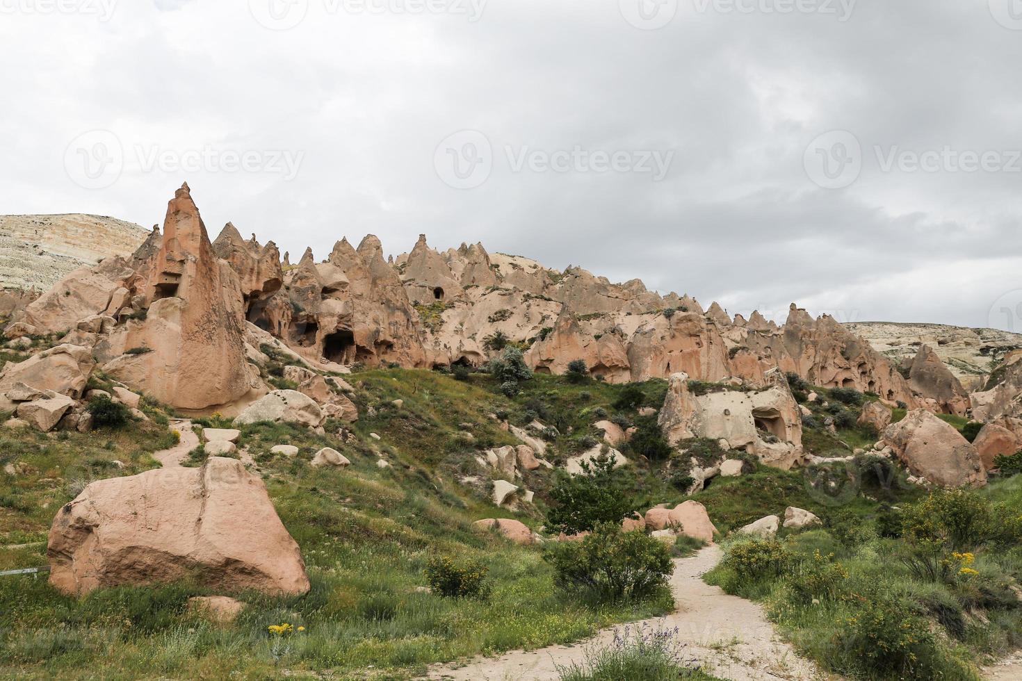 formazioni rocciose nella valle dello zelve, cappadocia foto