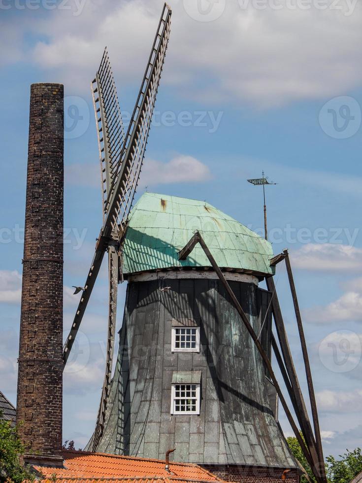 vecchio mulino a vento in germania foto