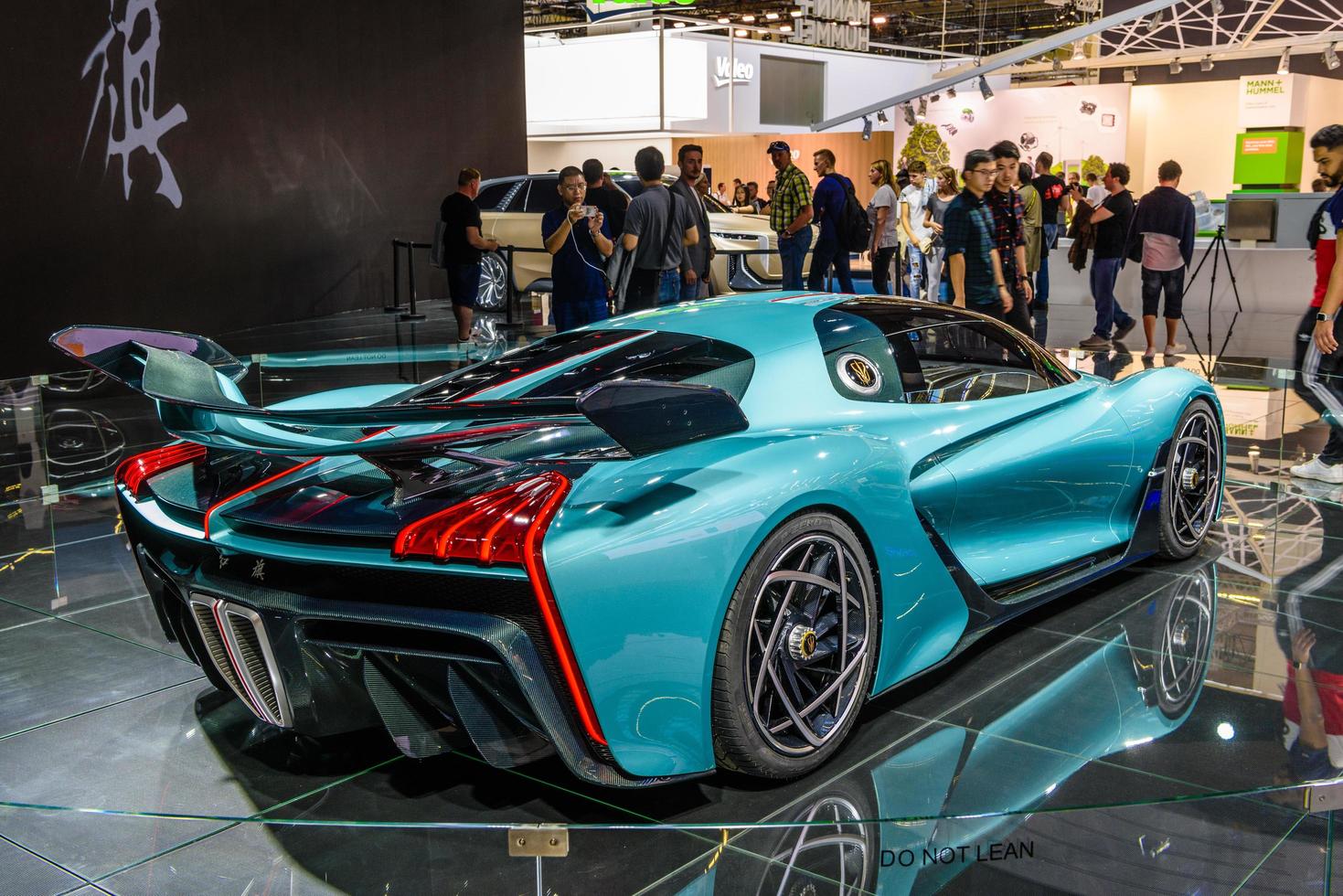 francoforte, germania - settembre 2019 blu azzurro hongqi s9 - supercar elettrica con 1400 CV dalla cina, mostra automobilistica internazionale iaa foto