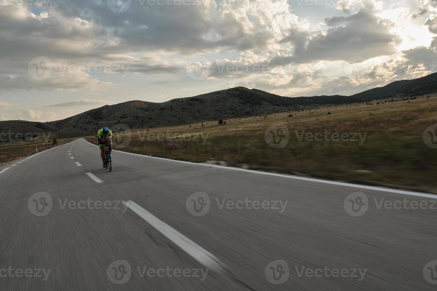 bici da corsa per atleta di triathlon foto