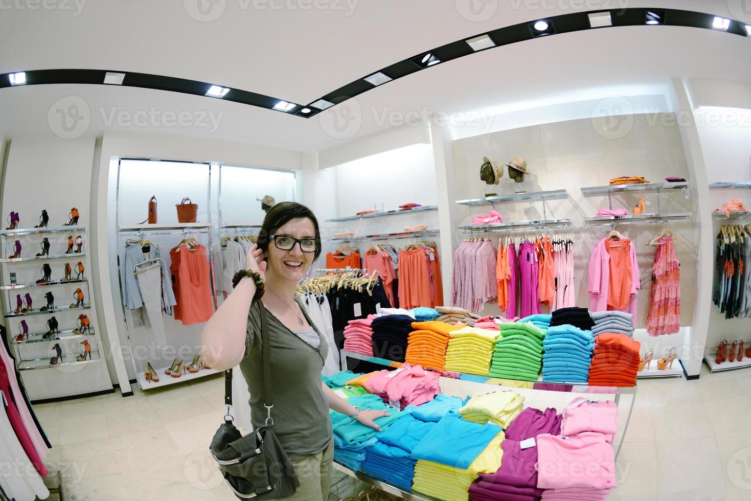 donna nello shopping foto