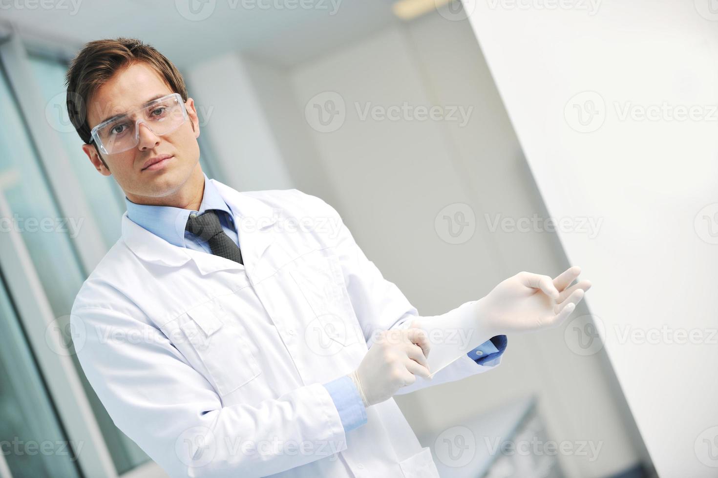 persone di ricerca e scienza in laboratorio foto