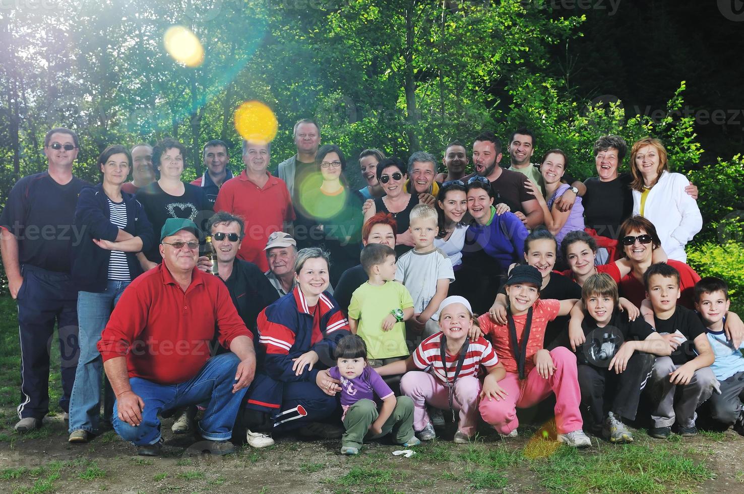 ritratto di gruppo familiare all'aperto foto