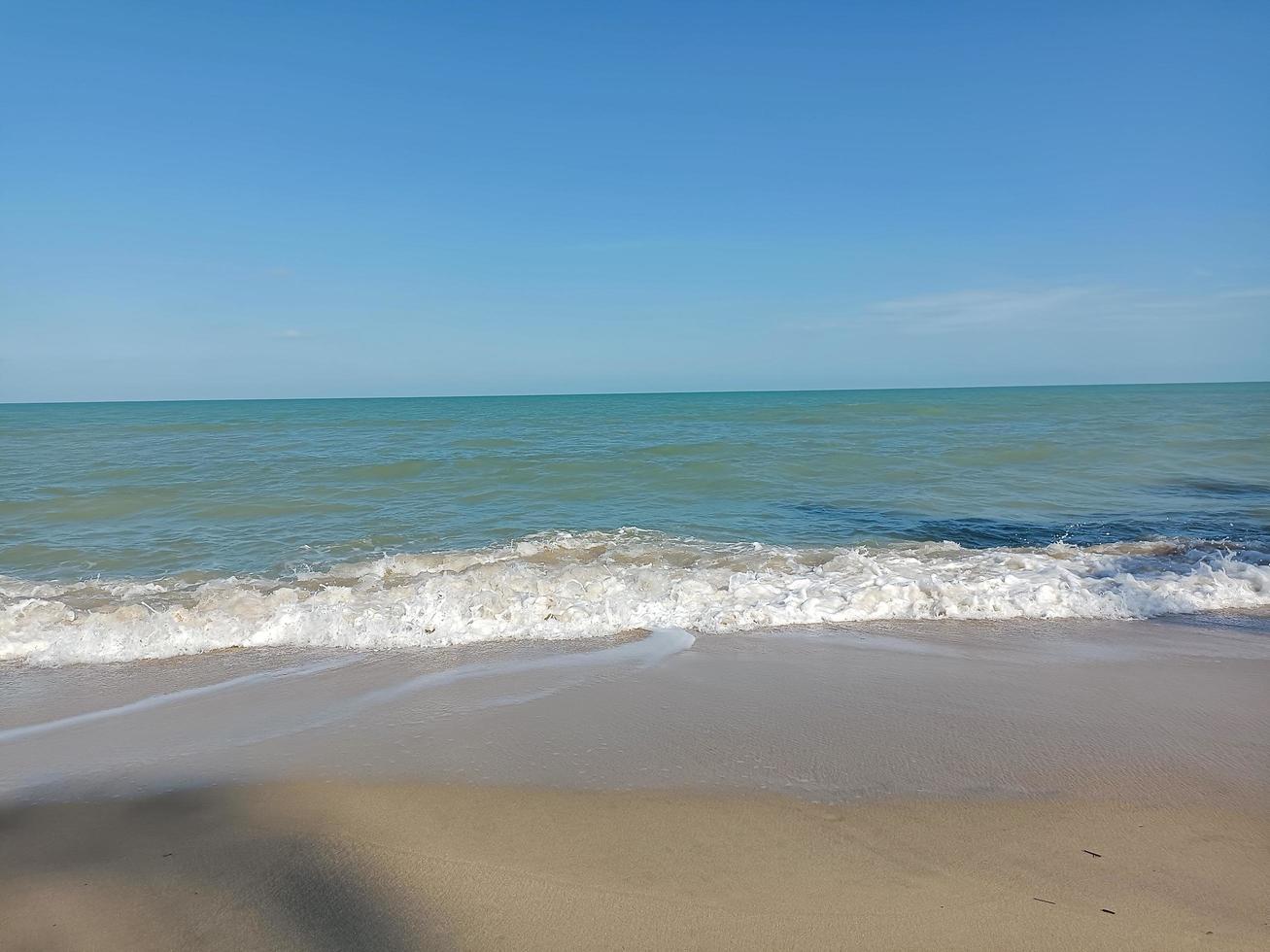 Immagini Di Sfondo Della Natura All'aperto Del Paesaggio Della Spiaggia Della Riva Del Mare Delle Vacanze Estive Delle Vacanze Di Viaggio foto