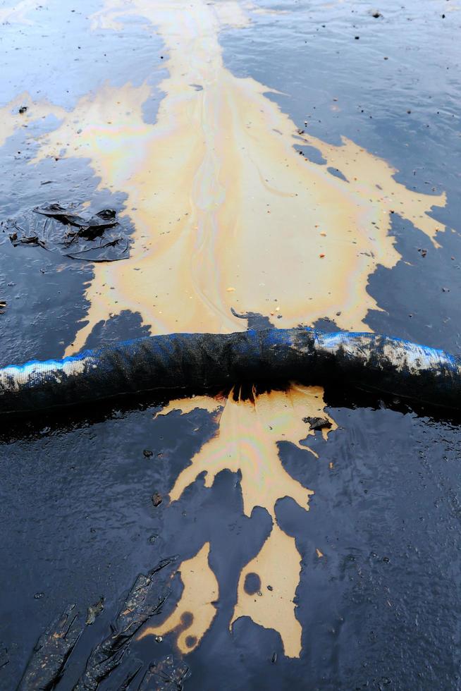 la fuoriuscita di petrolio nel Golfo è mostrata su una spiaggia foto