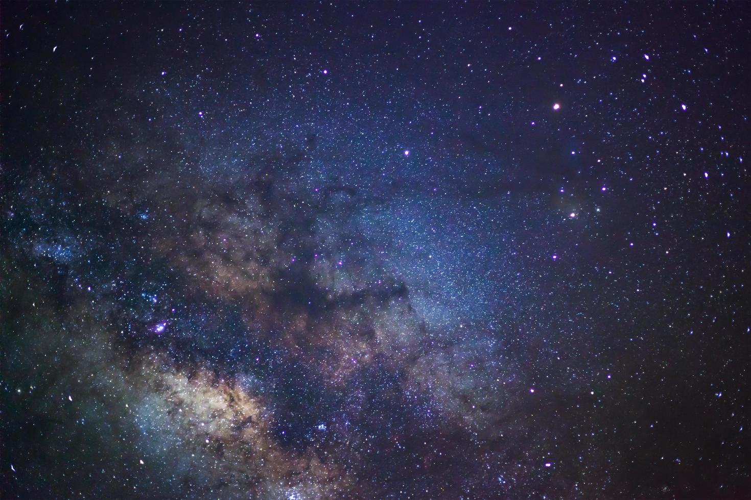 il centro della Via Lattea, fotografia a lunga esposizione, con grana foto