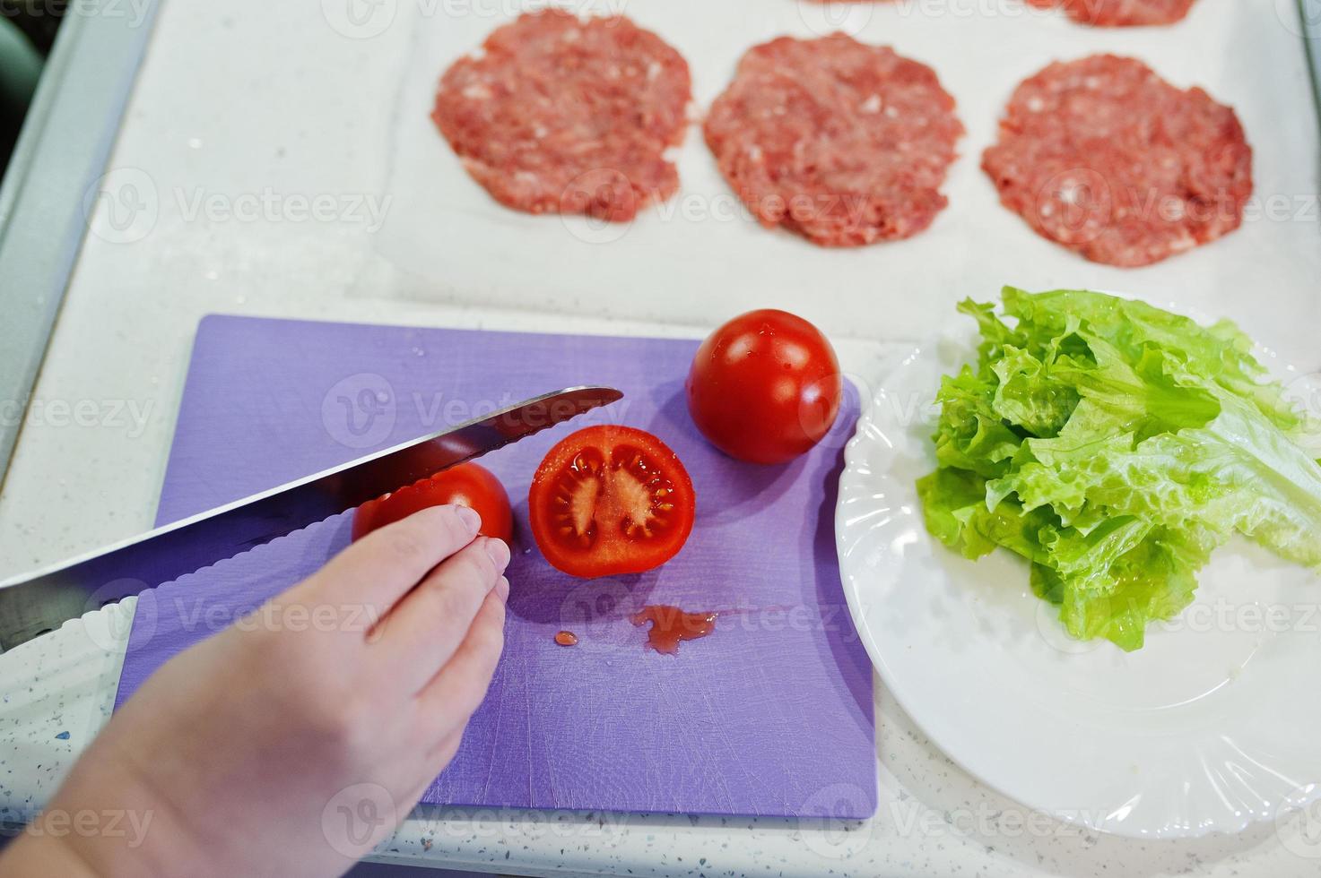 cucinare in cucina foto