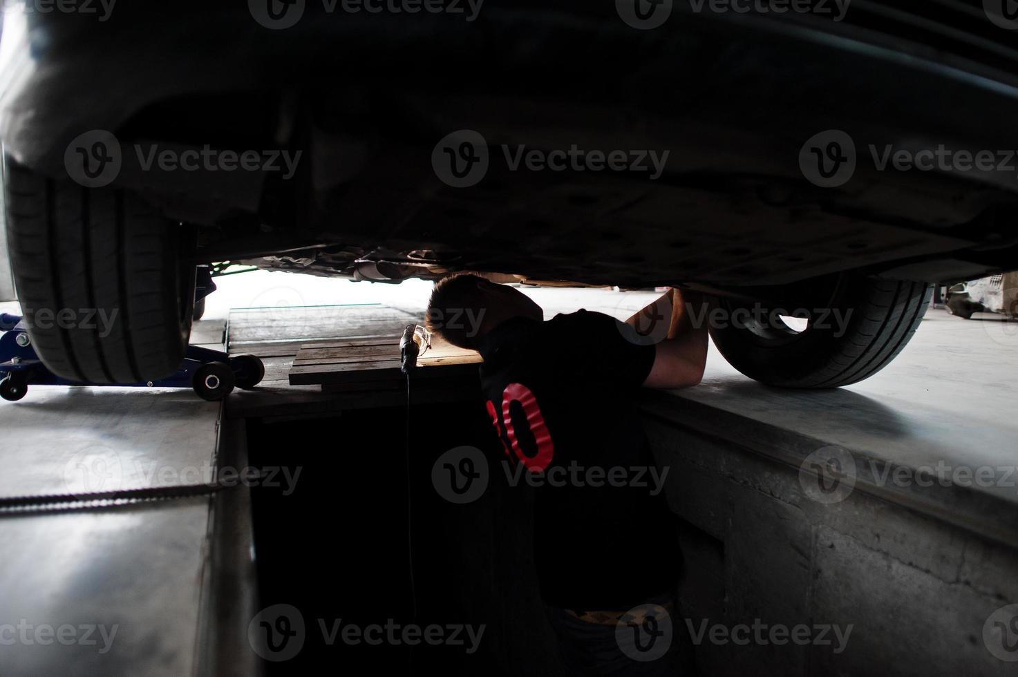 alla stazione di servizio del garage. foto