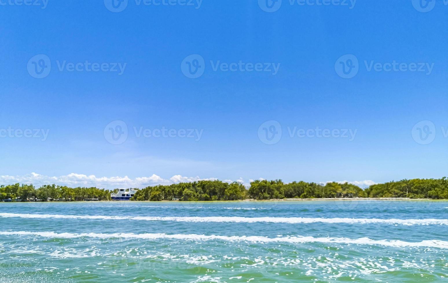 panorama panorama vista isola holbox natura spiaggia acqua turchese messico. foto