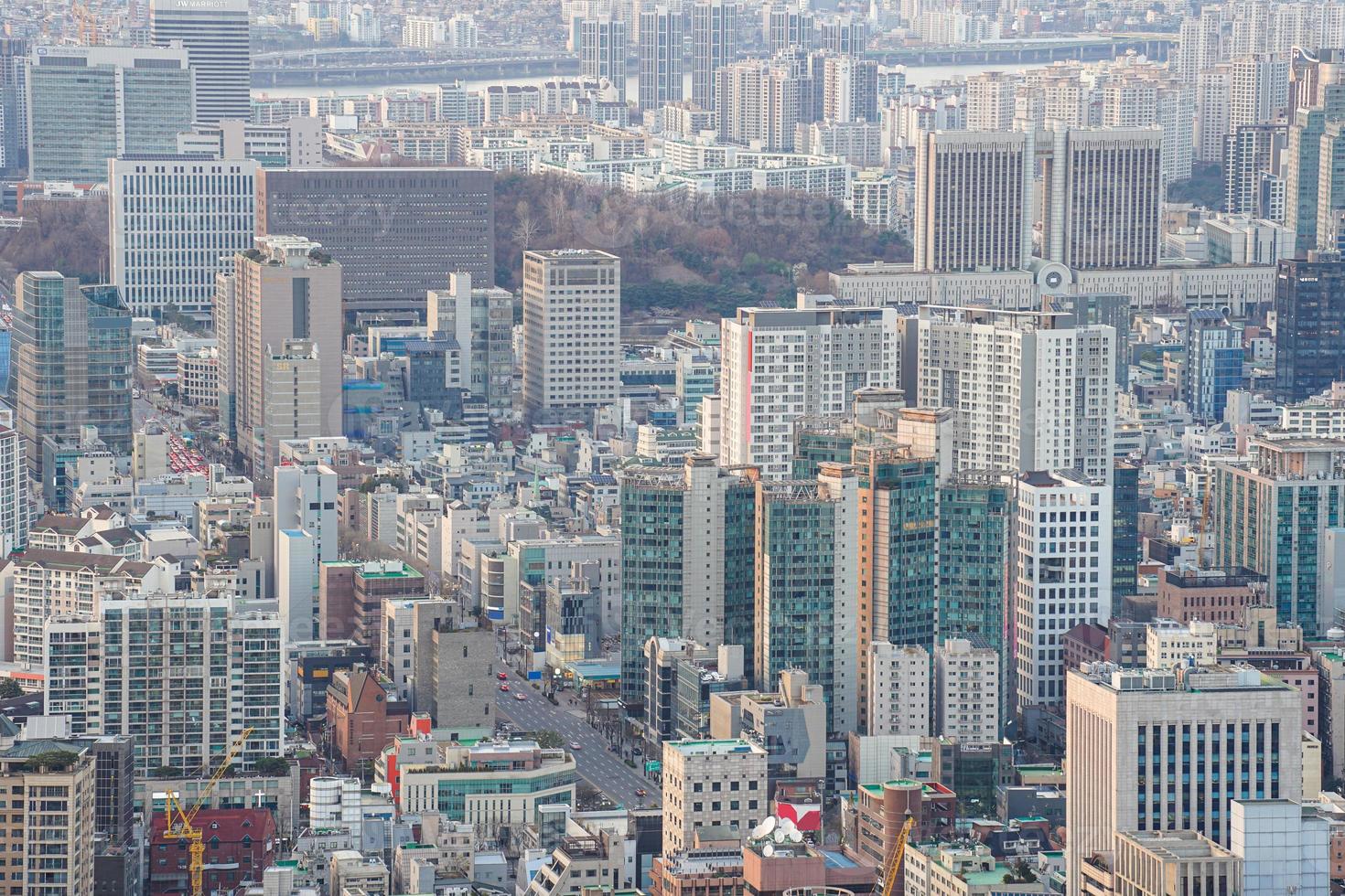 lo scenario in cima a una montagna a seoul, in corea foto