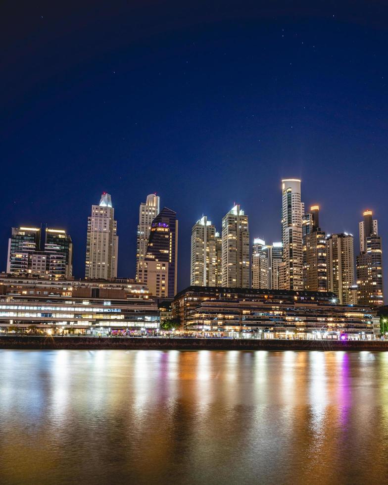 lo skyline di puerto madero a buenos aires, argentina. foto