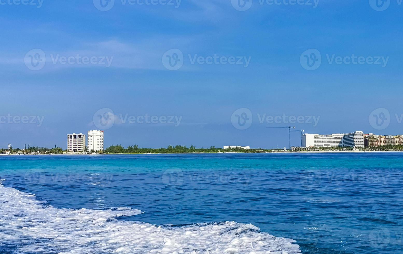 gita in barca da cancun messico all'isola di mujeres contoy squalo balena. foto