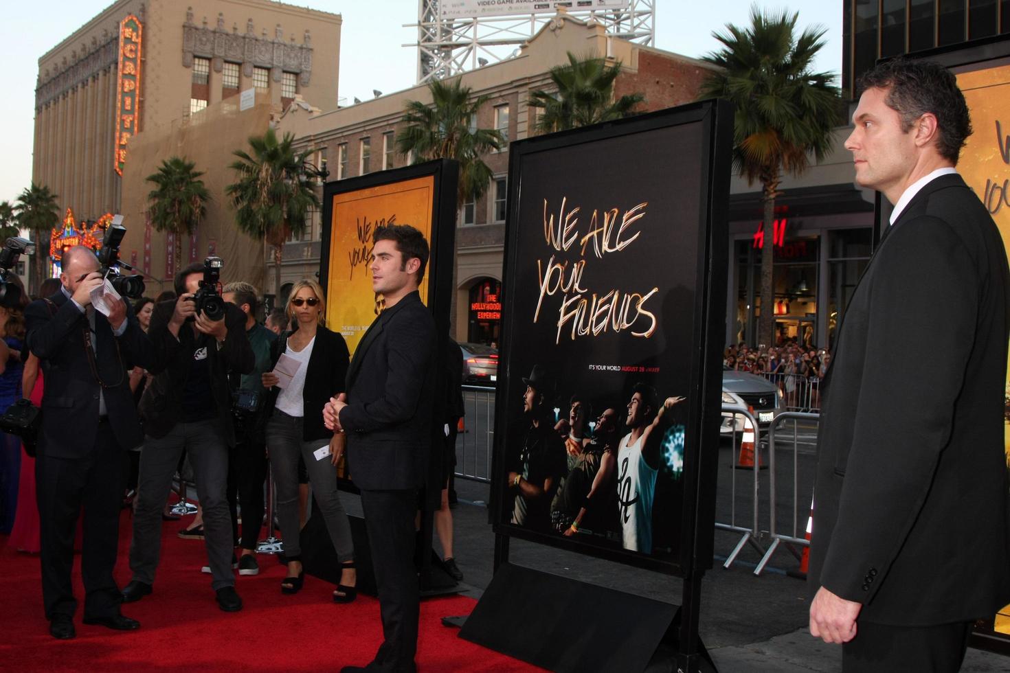 los angeles, ago 20 - zac efron a il noi siamo il tuo amici los angeles prima a il tcl Cinese Teatro su agosto 20, 2015 nel los angeles, circa foto