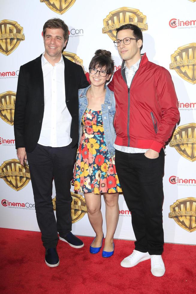 las Las Vegas, apr 12 - Nicholas stoller, katie corona, andy samberg a il ammonitore fratelli immagini presentazione a cinemacon a il cesari palazzo su aprile 12, 2016 nel las Las Vegas, circa foto