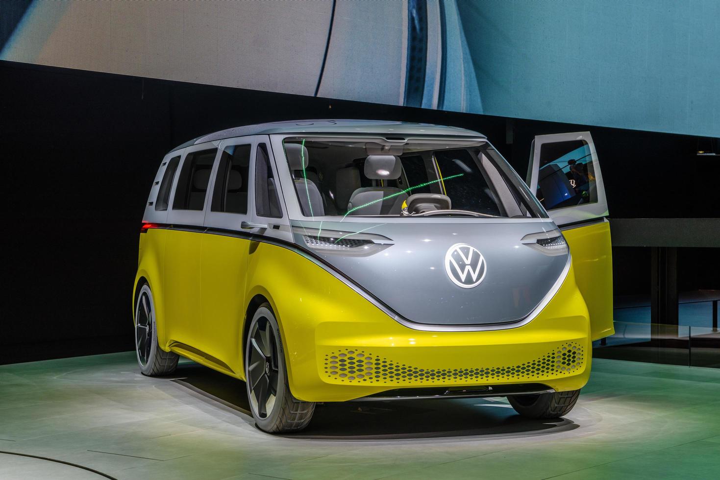 francoforte, Germania - settembre 2019 giallo grigio volkswagen vw id ronzio o vw elettrico microbus, è un elettrico minivan basato su il elettrico meb piattaforma, iaa internazionale il motore mostrare auto mostra foto