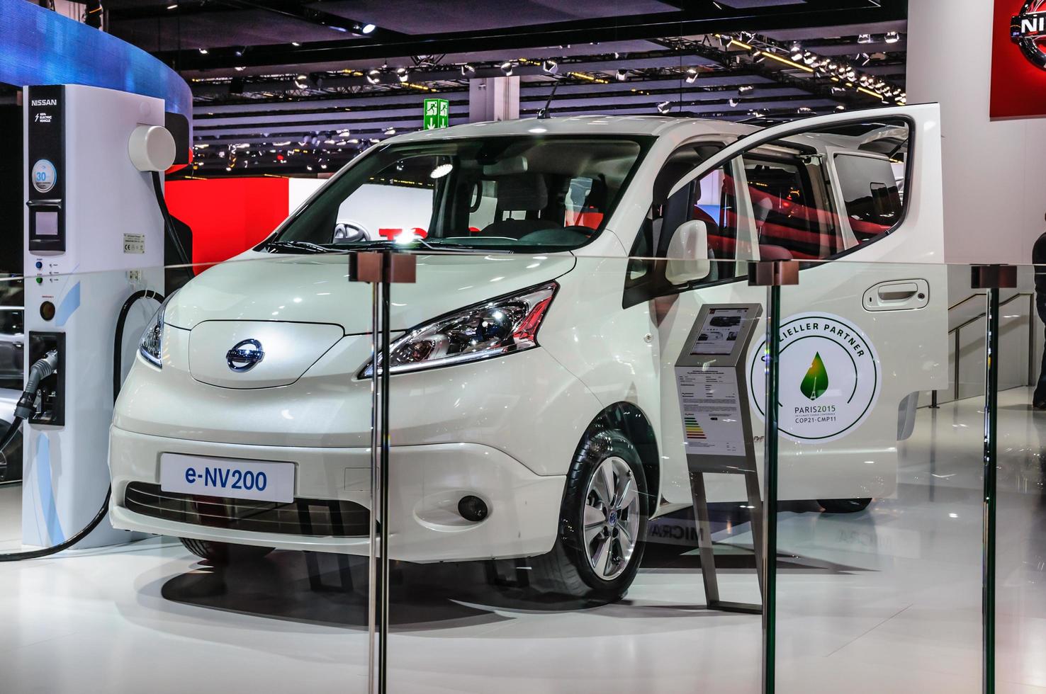 francoforte - settembre 2015 nissan e-nv200 presentata a iaa internati foto