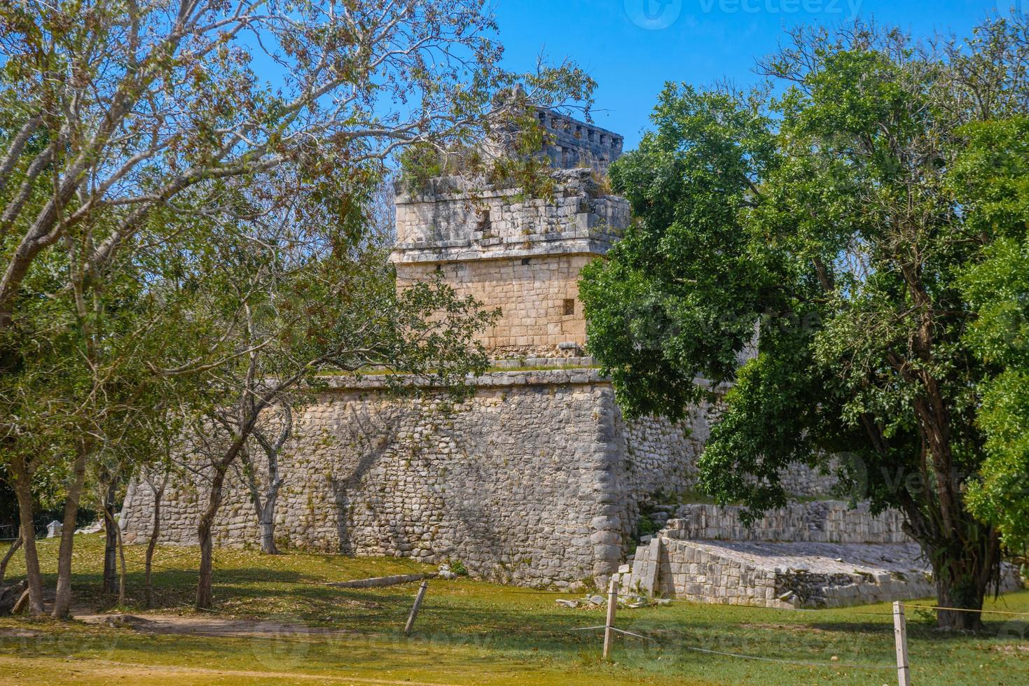 rovine di rosso Casa nel chichen itza, Yucatan, Messico, maya civiltà foto