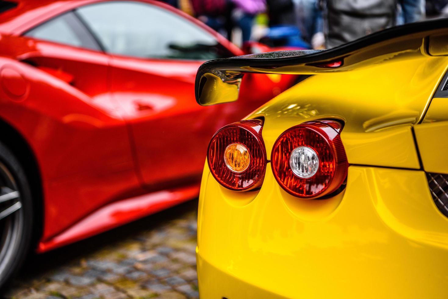 germania, fulda - luglio 2019 le luci posteriori della ferrari gialla f430 tipo f131 cabrio è un'auto sportiva prodotta dalla casa automobilistica italiana ferrari dal 2004 al 2009 come successore della ferrar foto