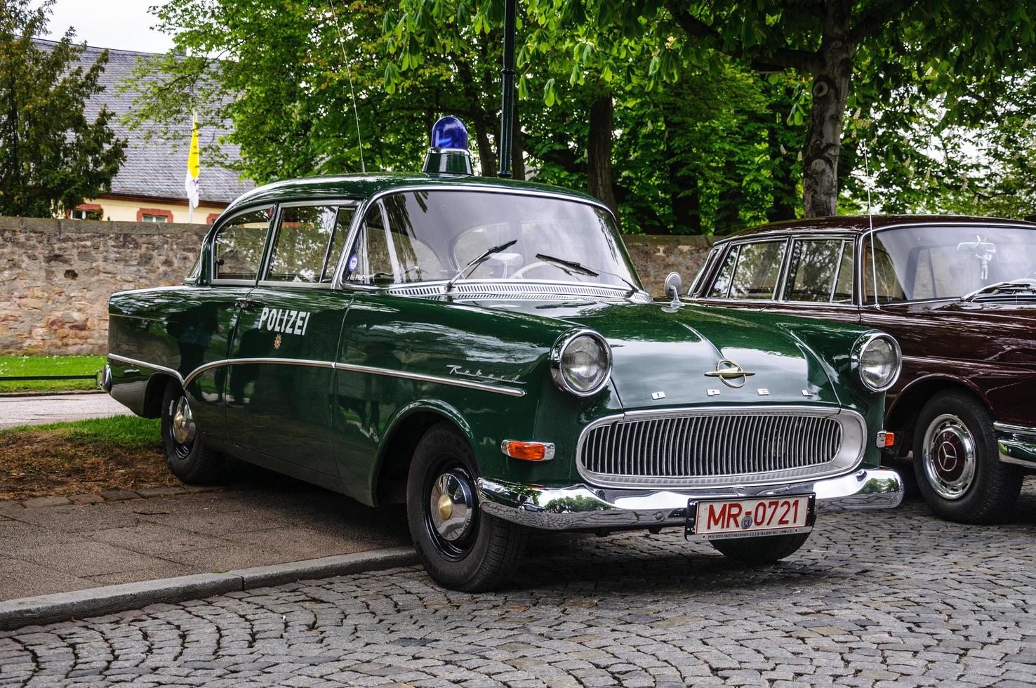 Fulda, Germania - maggio 2013 auto retrò di lusso della polizia di opel kapitan foto