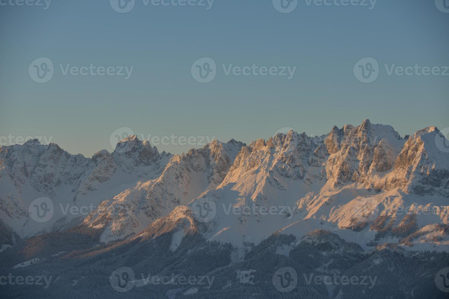 paesaggio montano invernale foto