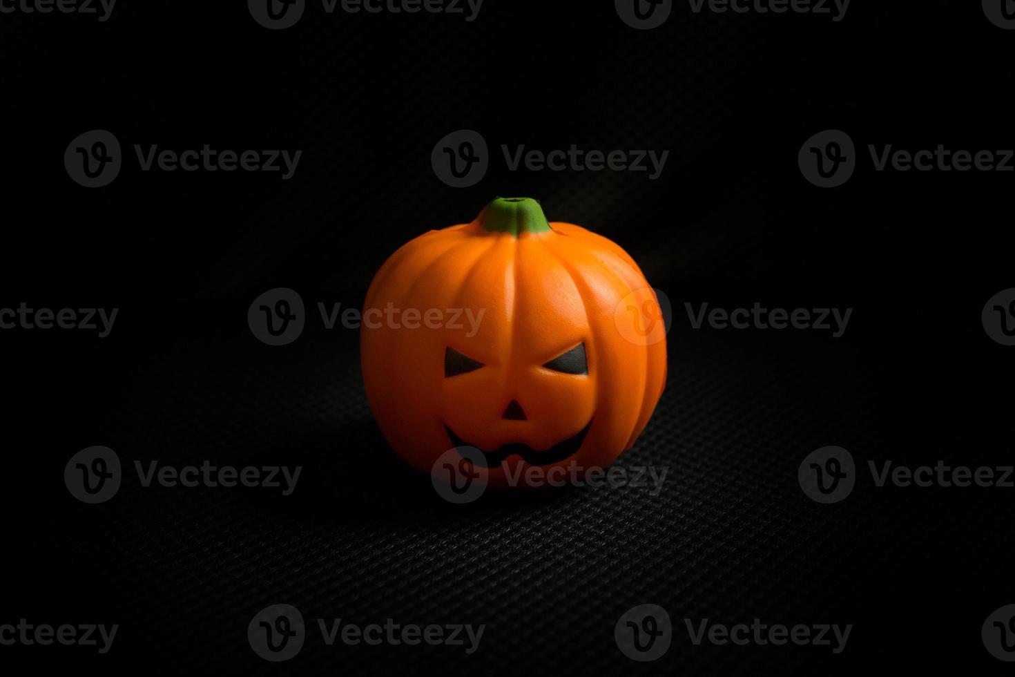 il jack della zucca di Halloween nell'immagine di sfondo nera delle vacanze. foto