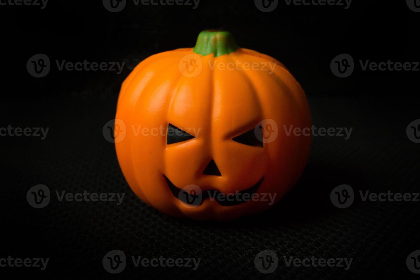 il jack della zucca di Halloween nell'immagine di sfondo nera delle vacanze. foto