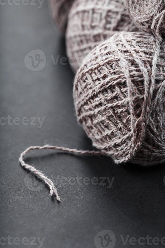 palle di Marrone lana filato fatto di naturale lana vergine. foto