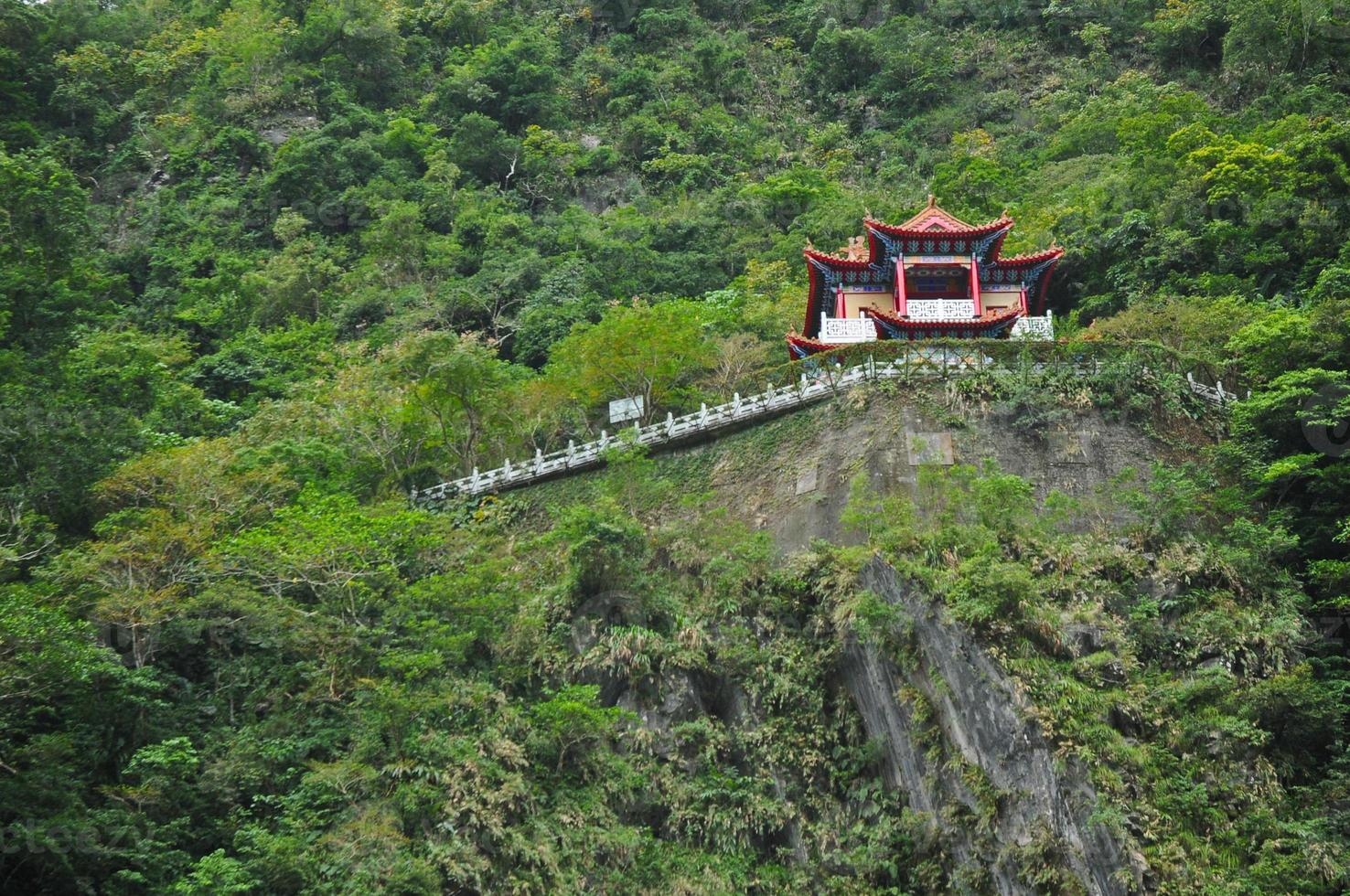 rosso changchun santuario nel taroko gola, Hualien, Taiwan foto
