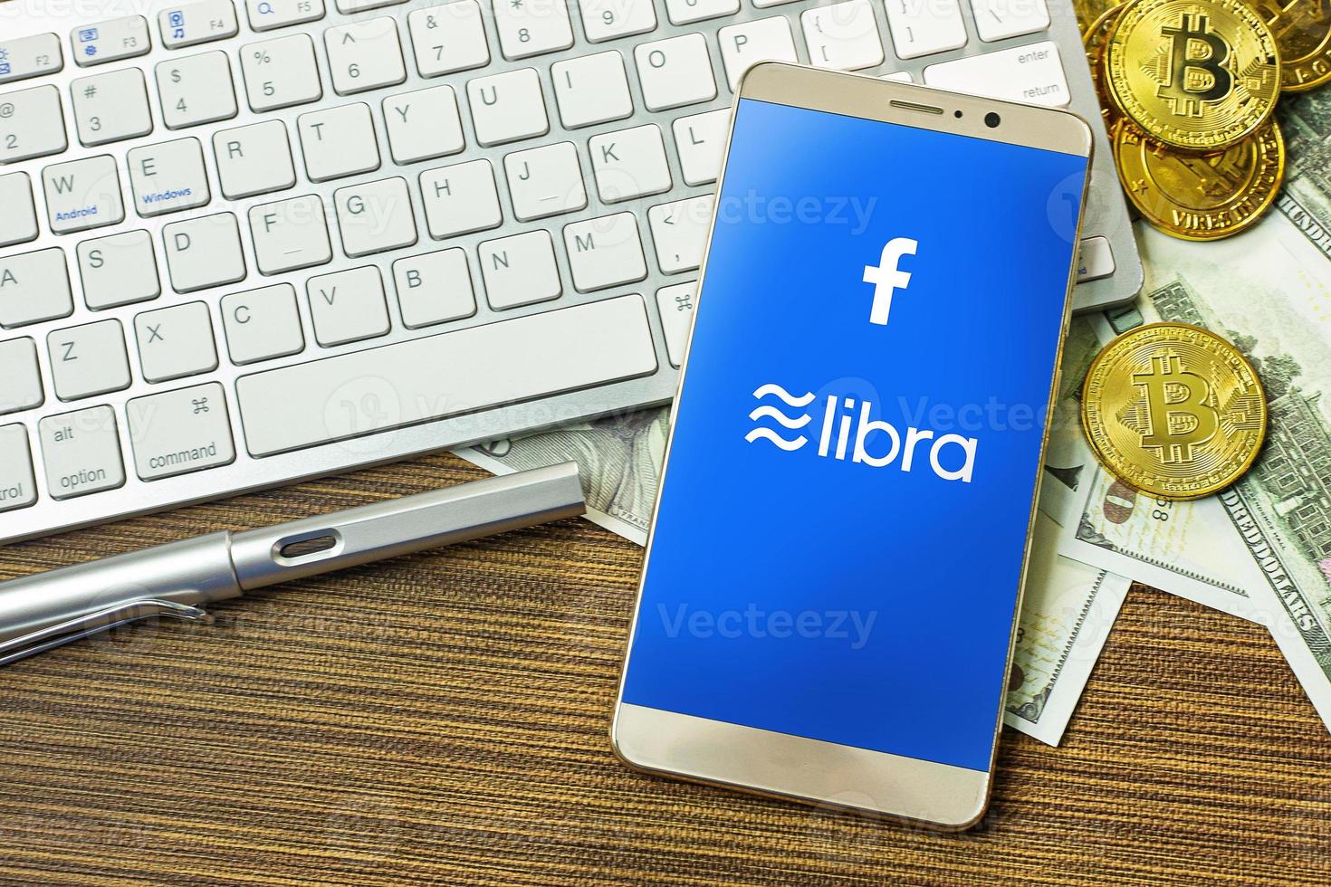 criptovaluta libra facebook e bitcoin per i contenuti libra facebook foto