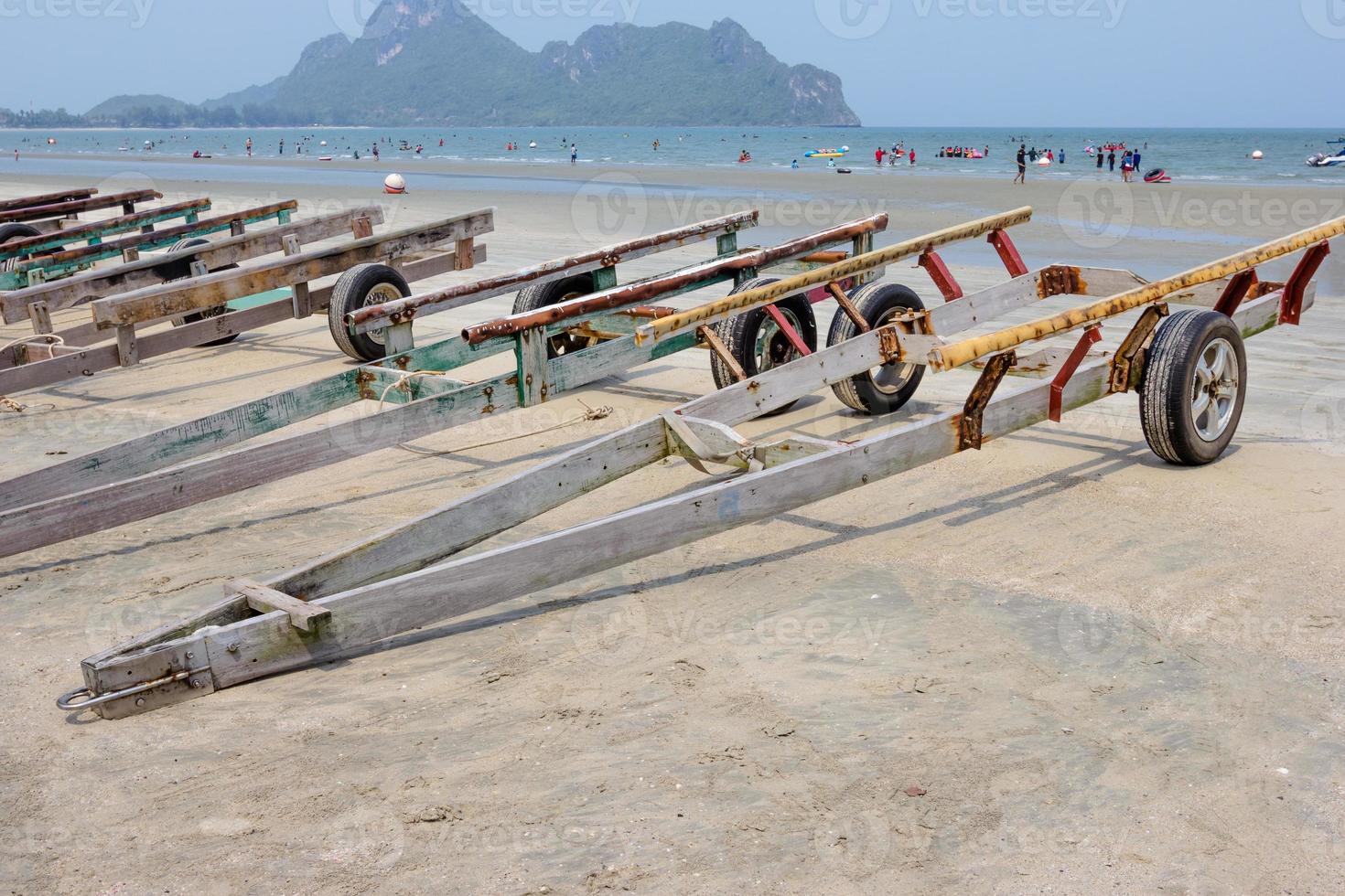 trailer per Barche su il spiaggia foto