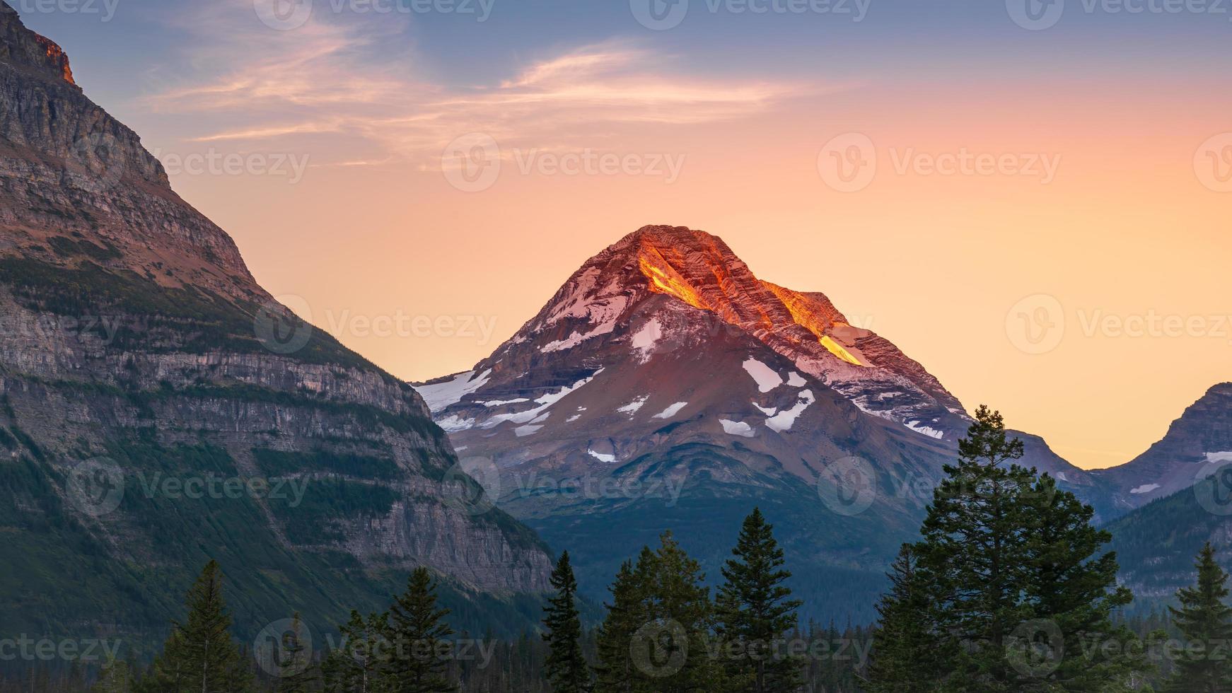 cieli picco a tramonto nel ghiacciaio nazionale parco foto