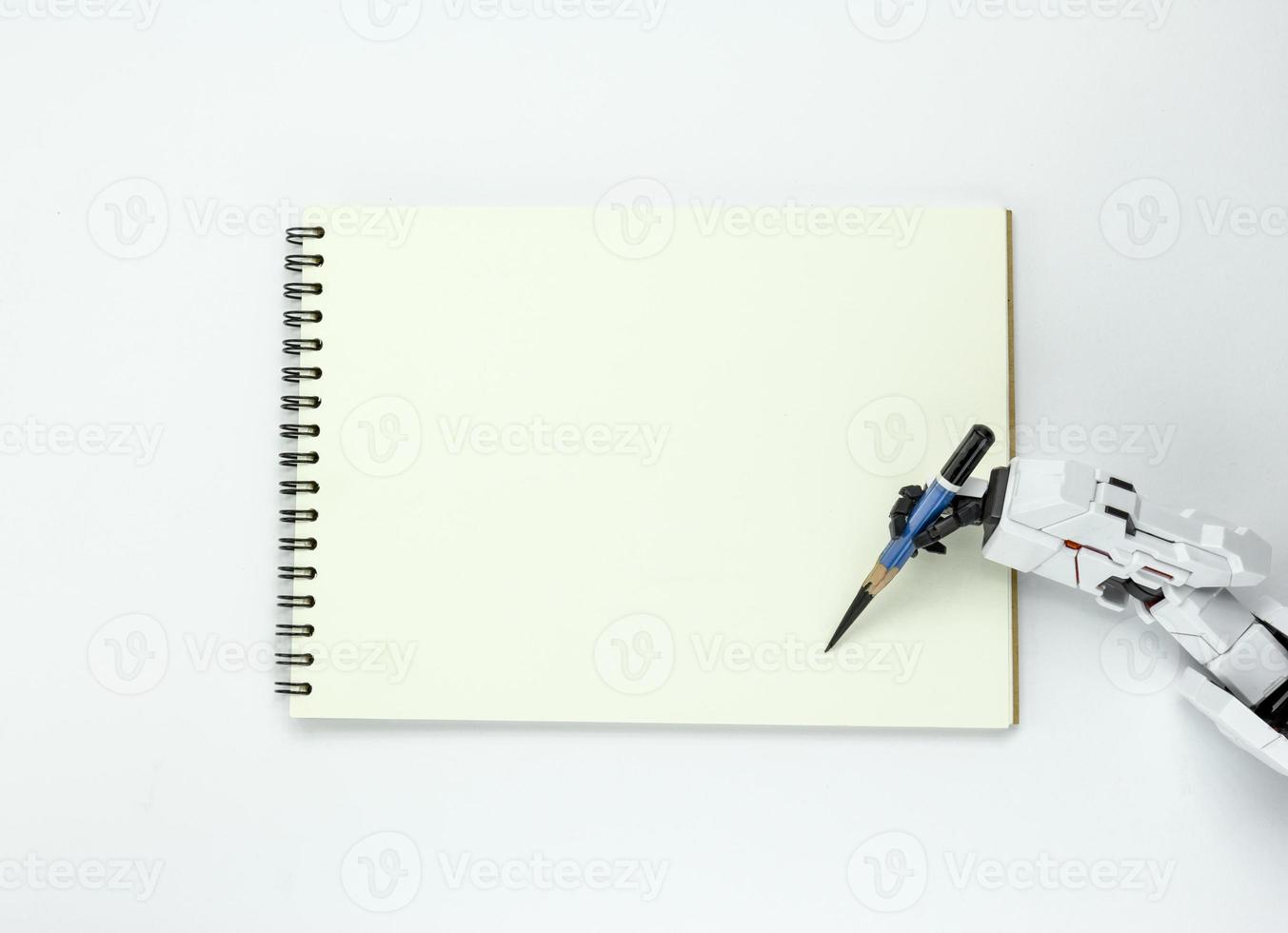 mano robot hold un' matita scrittura su sfondo foto