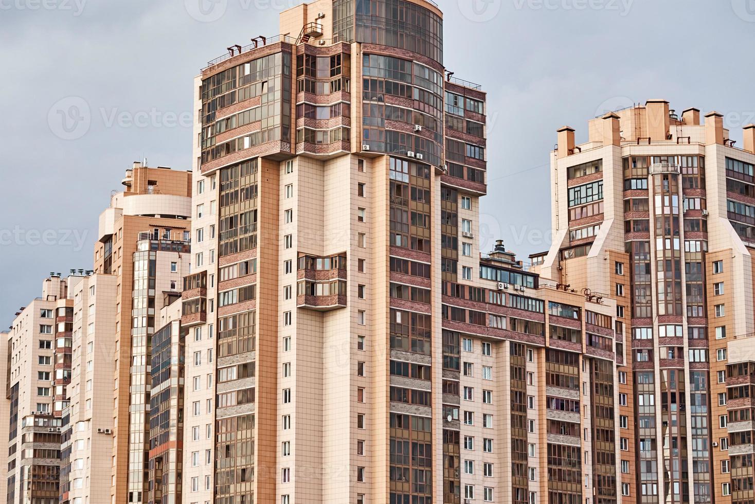 Visualizza di moderno edificio nel un' città paesaggio foto